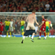 Illustration for article titled Naked Idiot On The Field Rings In The New Premier League Season With A Dong